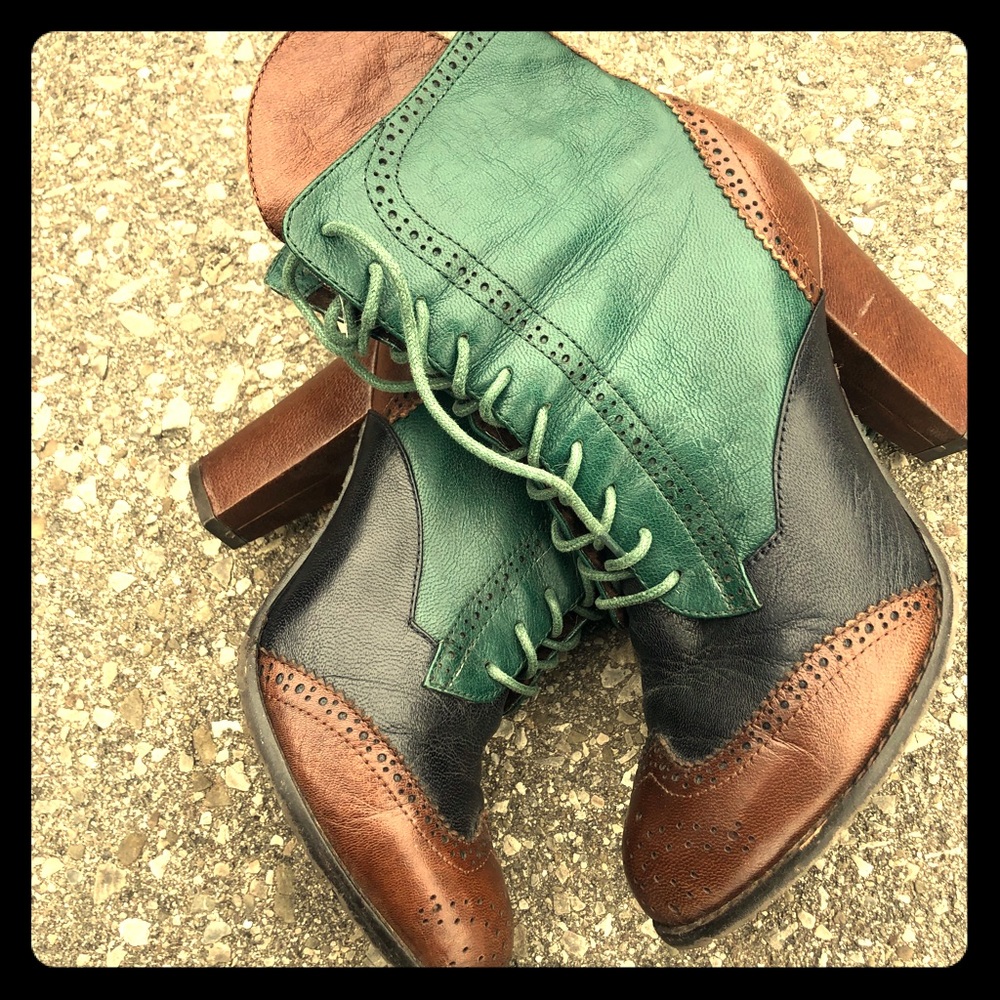 Rusdsak leather Victorian lace up heeled boots